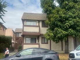 361 E Santa Anita Ave, Unit C in Burbank, CA - Building Photo