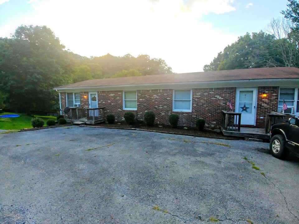 128 Morgan Drive in Ronceverte, WV - Building Photo