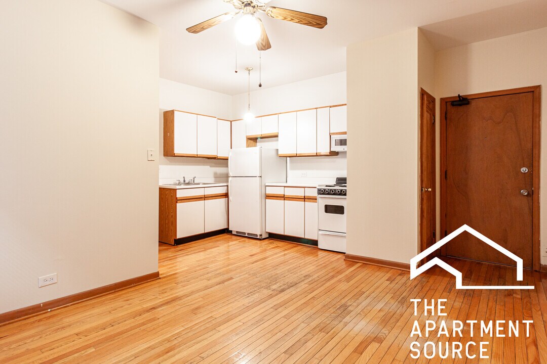634 W Barry Ave, Unit 103 in Chicago, IL - Building Photo