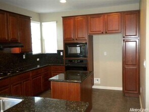 10709 Tank House Dr in Stockton, CA - Building Photo - Building Photo