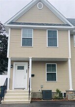 90 Stuart Ave in Norwalk, CT - Building Photo - Building Photo
