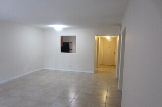 406 NW 68th Ave, Unit 104 in Plantation, FL - Building Photo - Building Photo