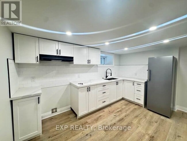 property at 952 Main St E