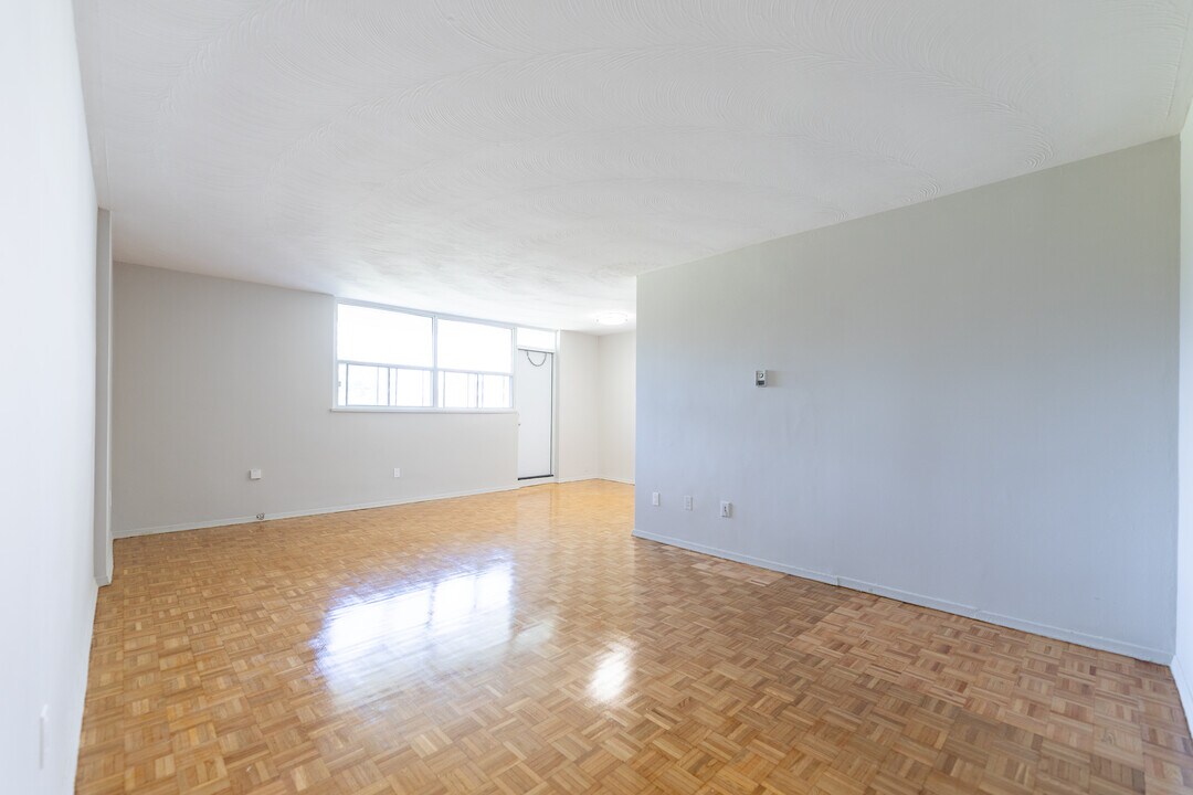 2250 Kennedy Rd in Toronto, ON - Building Photo