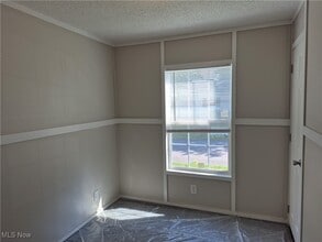 105 Brenthaven St in Elyria, OH - Building Photo - Building Photo