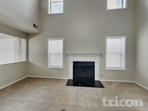 787 Woodstone Rd in Lithonia, GA - Foto de edificio - Building Photo