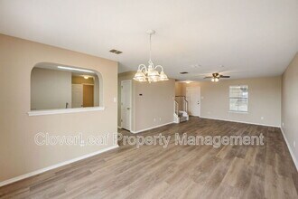 7126 Horizon Star in San Antonio, TX - Foto de edificio - Building Photo