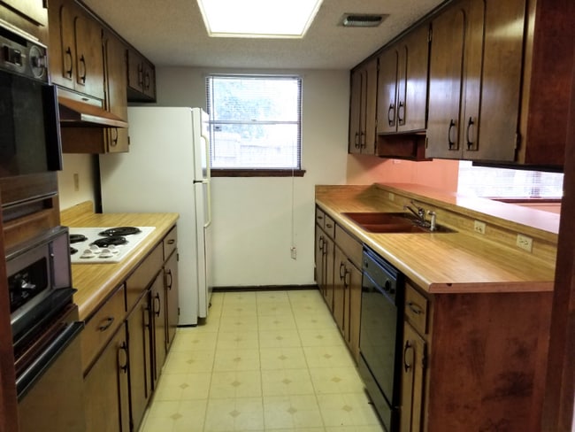 8311 Watch Tower St in San Antonio, TX - Foto de edificio - Building Photo