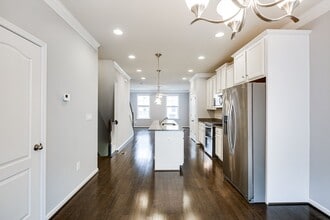 833 Jarrett Ln in Glen Burnie, MD - Building Photo - Building Photo