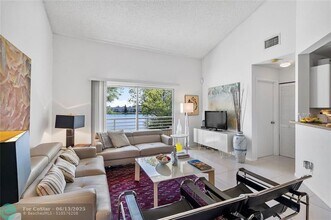 3457 NW 44th St in Lauderdale Lakes, FL - Building Photo - Building Photo