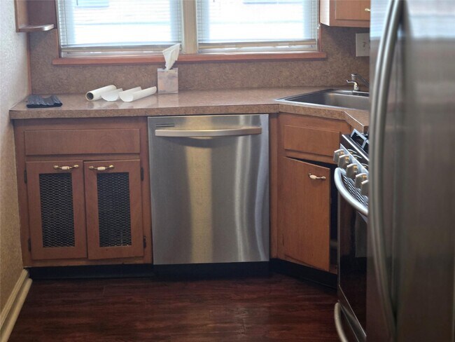 105 W 225th St-Unit -2nd Floor in New York, NY - Building Photo - Building Photo