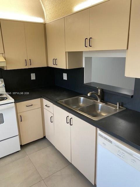 8021 Southgate Blvd in North Lauderdale, FL - Building Photo - Building Photo