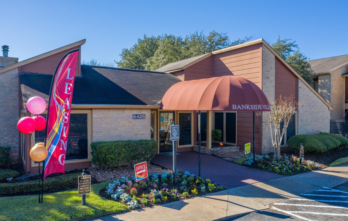 Bankside Village in Houston, TX - Building Photo