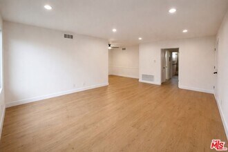 447 S Palm Dr in Beverly Hills, CA - Building Photo - Building Photo