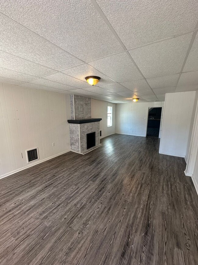 1047 W Poplar St in West York, PA - Building Photo - Building Photo