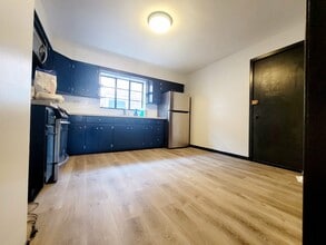 5122 W Gladys Ave, Unit Gladys 2F in Chicago, IL - Foto de edificio - Building Photo