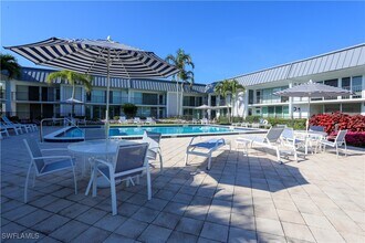 333 Harbour Dr in Naples, FL - Building Photo - Building Photo