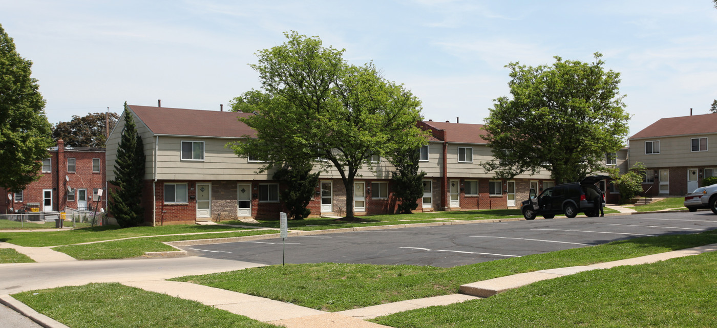 Elgin Townhomes in Baltimore, MD - Building Photo