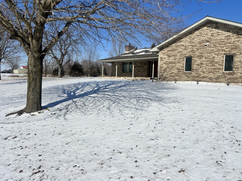 1719 N 2450th Rd in Ottawa, IL - Building Photo