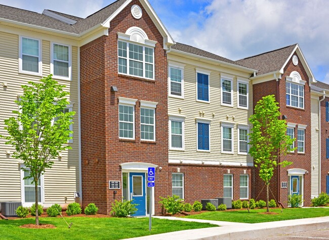 River Hills Apartments in Fond du Lac, WI - Foto de edificio - Building Photo