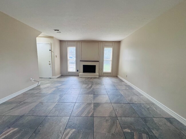 10810 Sugar Hill Dr in Houston, TX - Building Photo - Building Photo