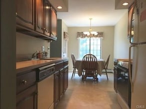 125 Warner Hill Rd in Stratford, CT - Foto de edificio - Building Photo