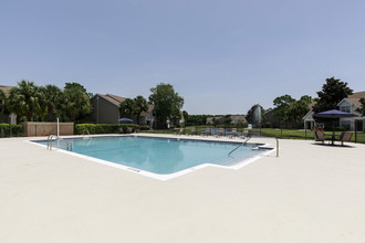 Centre Court Apartments in Bradenton, FL - Building Photo - Building Photo