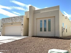 7792 Enchanted Pk Dr in El Paso, TX - Building Photo - Building Photo