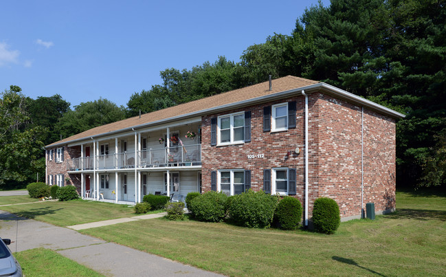 4-6 E Park St in Franklin, MA - Foto de edificio - Building Photo