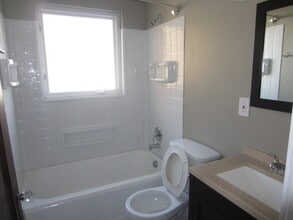 5831 Woodmont Ave, Unit 4 in Cincinnati, OH - Building Photo - Building Photo