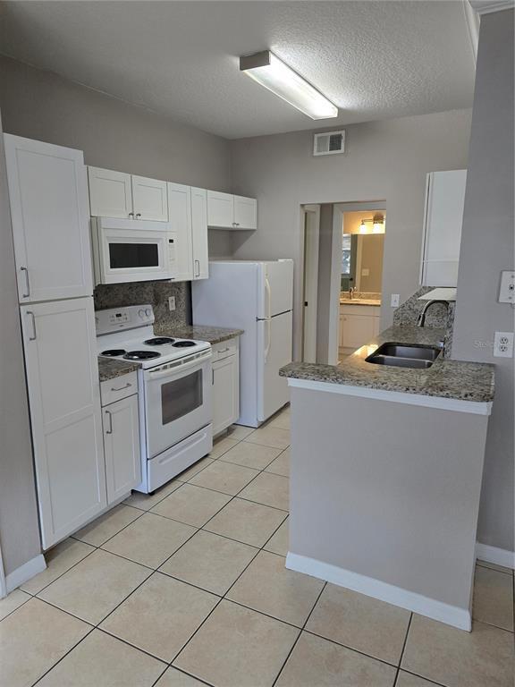 2632 Robert Trent Jones Dr in Orlando, FL - Foto de edificio - Building Photo