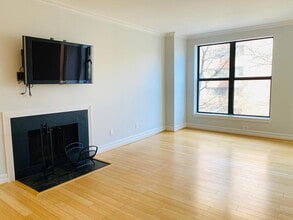 2501 K St NW, Unit 3B in Washington, DC - Foto de edificio - Building Photo