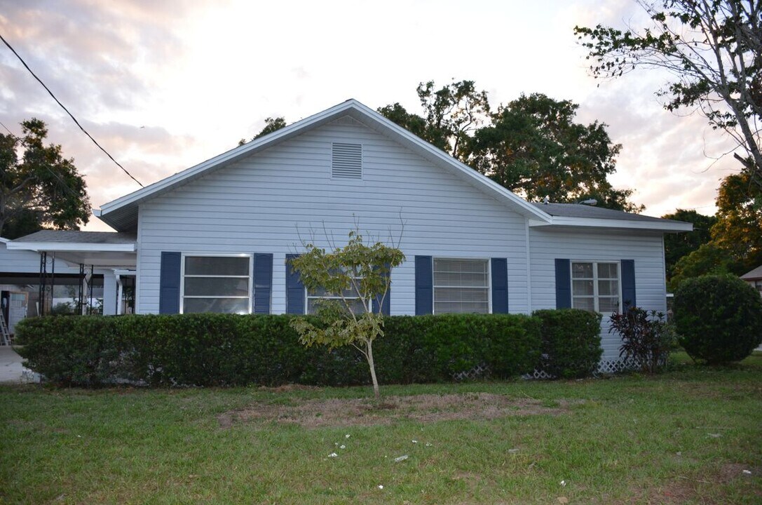 132 McKean St in Auburndale, FL - Foto de edificio