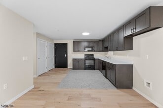 172 6th St in Passaic, NJ - Building Photo - Building Photo