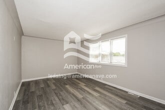 765 Regina Ave in St. Louis, MO - Foto de edificio - Building Photo