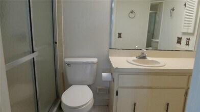 1286 Golden Oak Dr in Tarpon Springs, FL - Building Photo - Building Photo