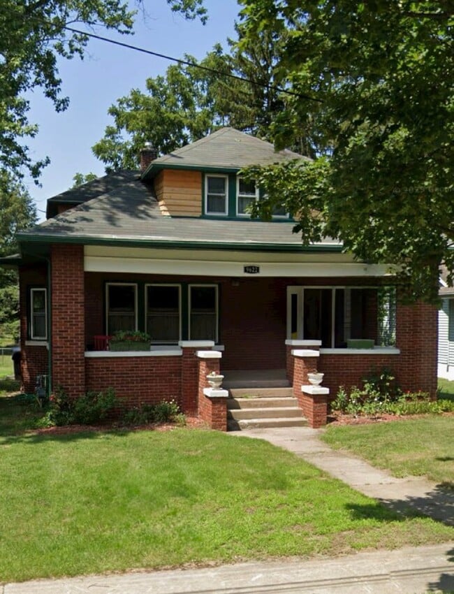 property at 9622 Maplewood Ave