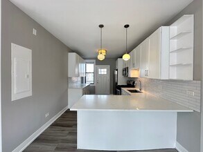 3842 N Janssen Ave, Unit 7C in Chicago, IL - Building Photo - Building Photo