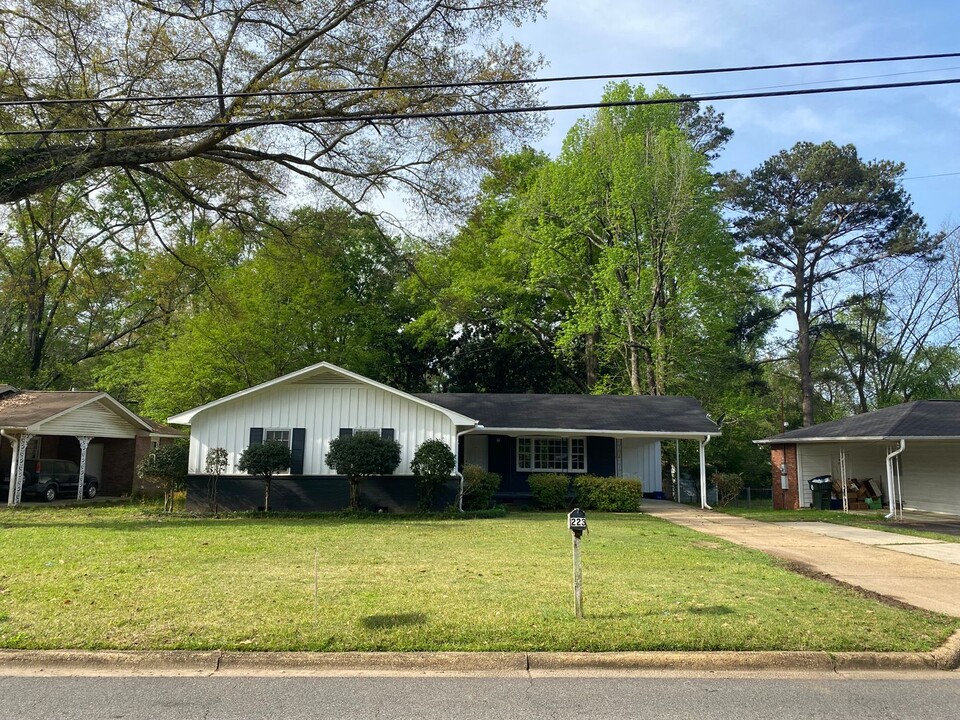 223 32nd E Pl in Tuscaloosa, AL - Building Photo