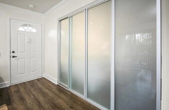 8581 Villa La Jolla Dr in San Diego, CA - Building Photo - Building Photo