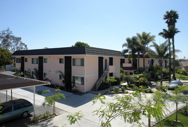 Empire Palms Apartments in Ventura, CA - Foto de edificio - Building Photo