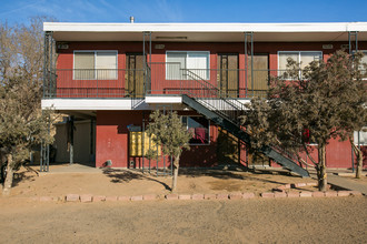 Oakley Apartments in Albuquerque, NM - Building Photo - Building Photo