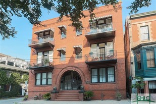 339 Whitaker St, Unit 3 in Savannah, GA - Building Photo