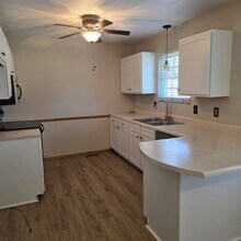 5626 S Stonegate Ave in Springfield, MO - Building Photo - Building Photo