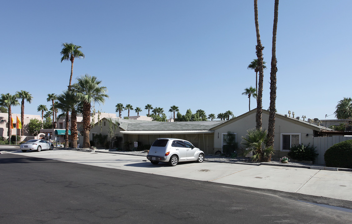 315 E Stevens Rd in Palm Springs, CA - Foto de edificio