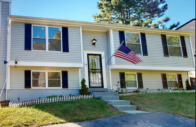 property at 806 Finch Dr