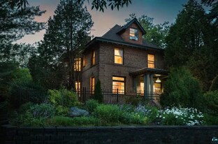 1621 E Superior St in Duluth, MN - Building Photo