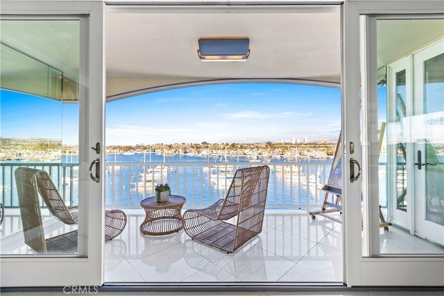 310 Fernando St, Unit 410 in Newport Beach, CA - Building Photo