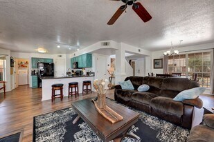 8020 Saddlebrook Ave NW in Albuquerque, NM - Building Photo