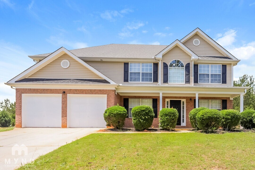 275 Kimberwick Dr in Hampton, GA - Building Photo